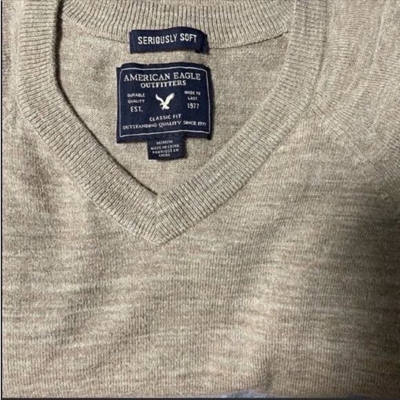 American Eagle Seriously Soft Classic Fit v-neck wool sweater. Size M. - Picture 2 of 3